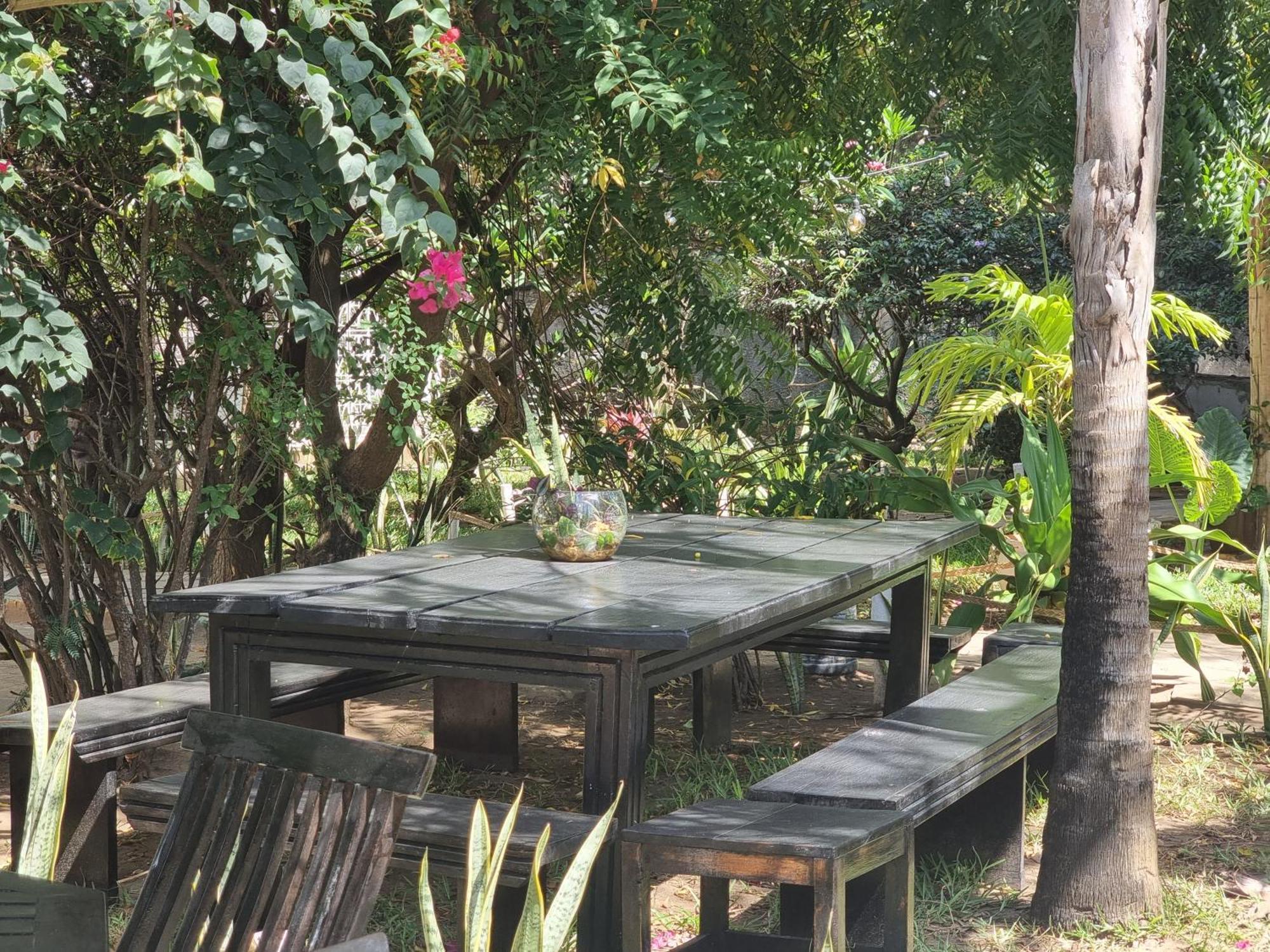 Tulia House Backpackers Hostel Mombasa Ngoại thất bức ảnh
