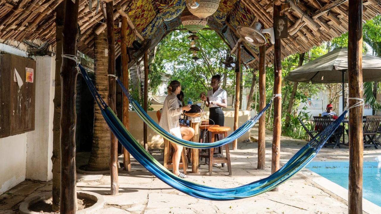 Tulia House Backpackers Hostel Mombasa Ngoại thất bức ảnh