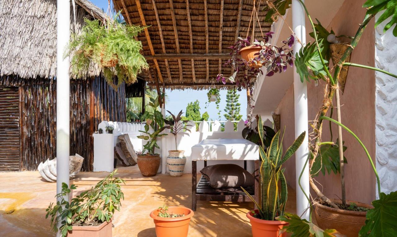 Tulia House Backpackers Hostel Mombasa Ngoại thất bức ảnh