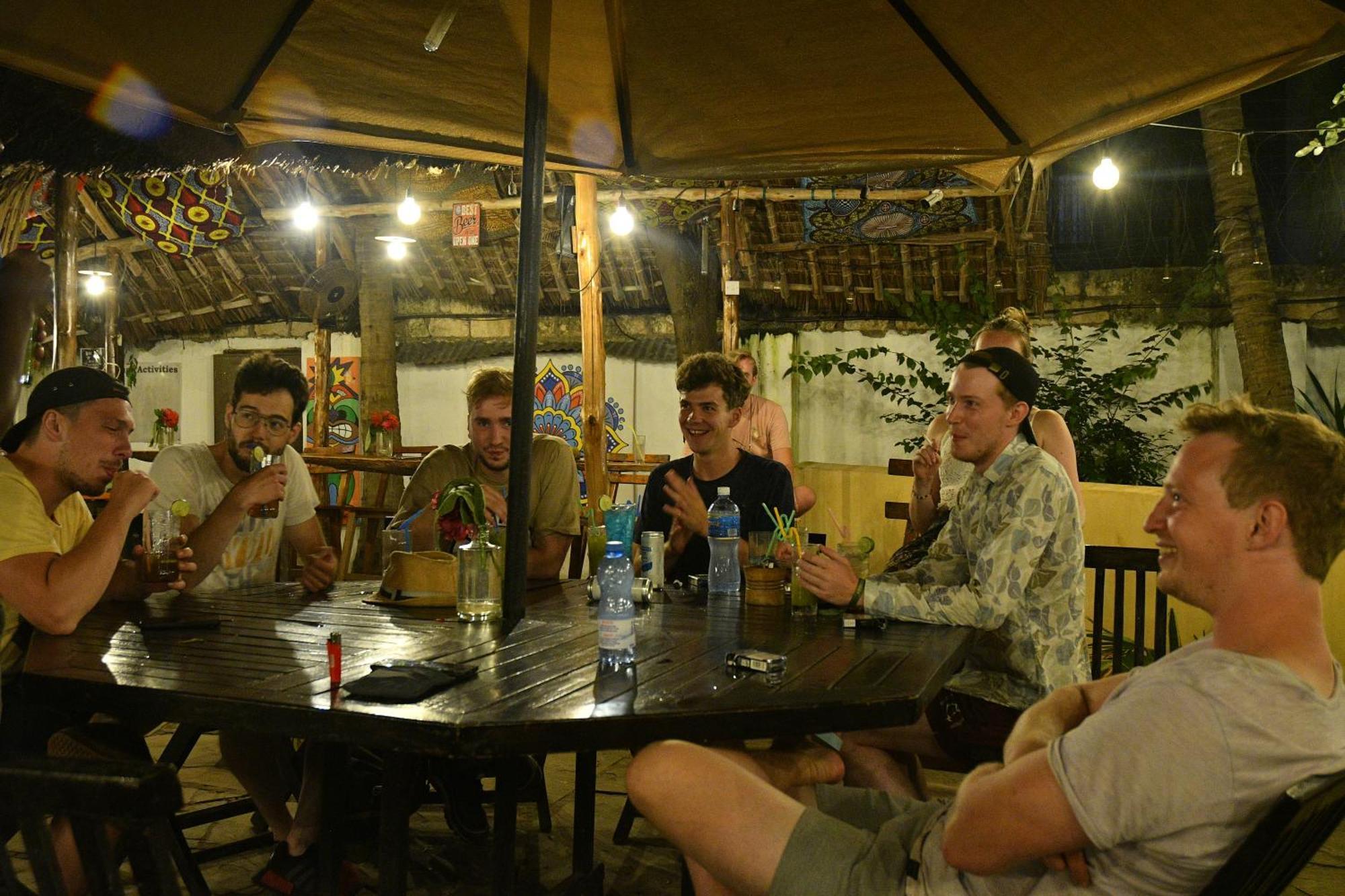 Tulia House Backpackers Hostel Mombasa Ngoại thất bức ảnh