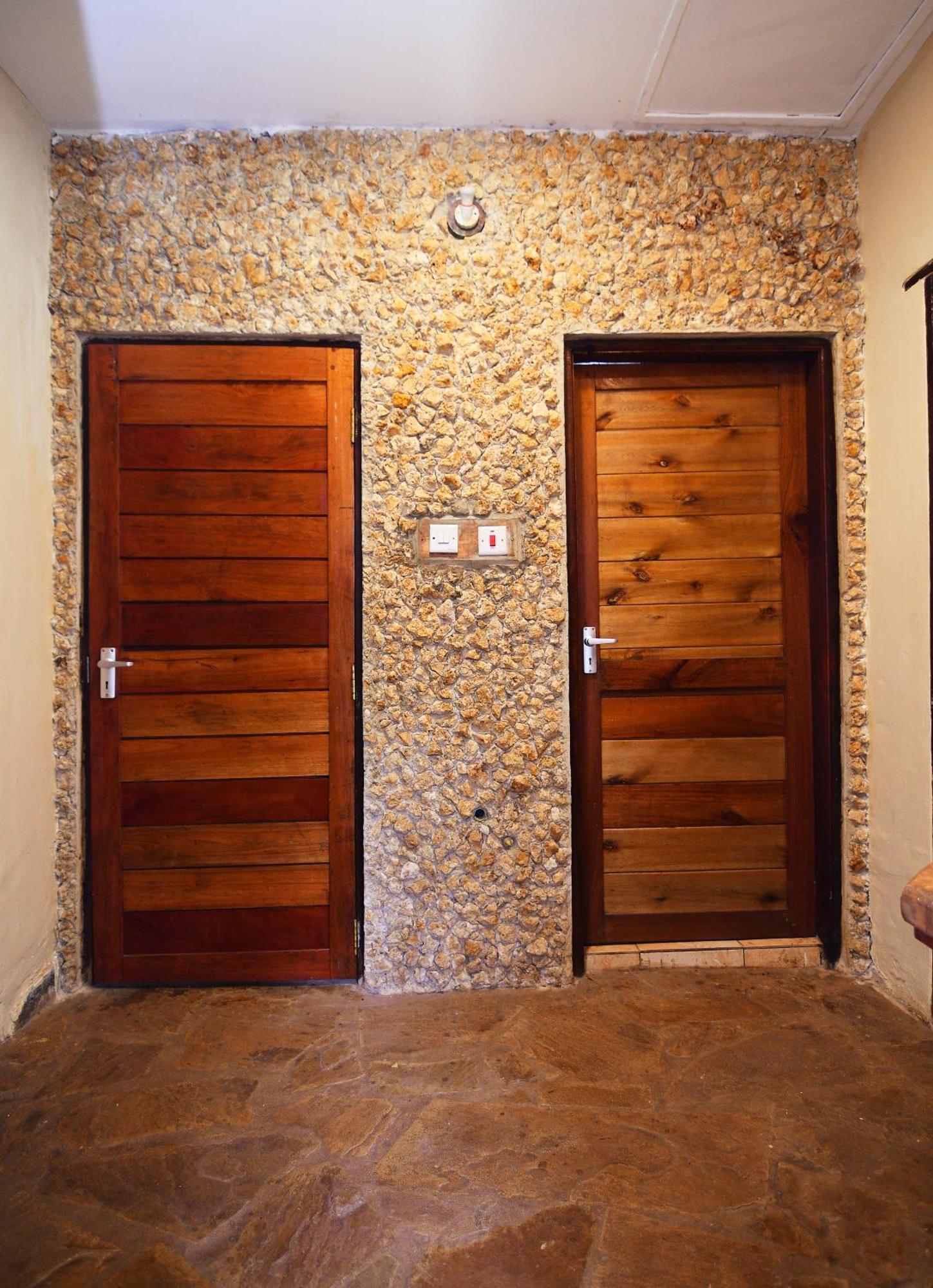Tulia House Backpackers Hostel Mombasa Ngoại thất bức ảnh